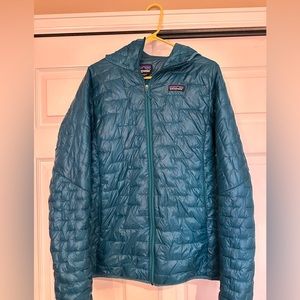 Women’s Patagonia nano puff hooded jacket in teal